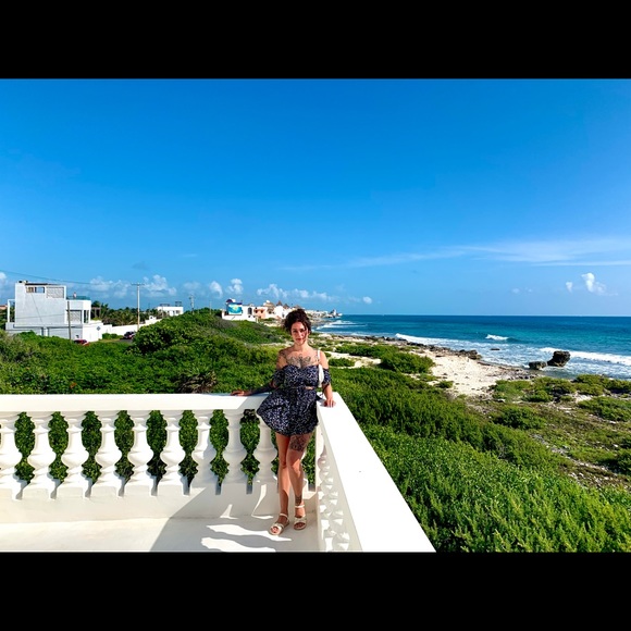 Meet your Posher, Liz - Picture 1 of 1